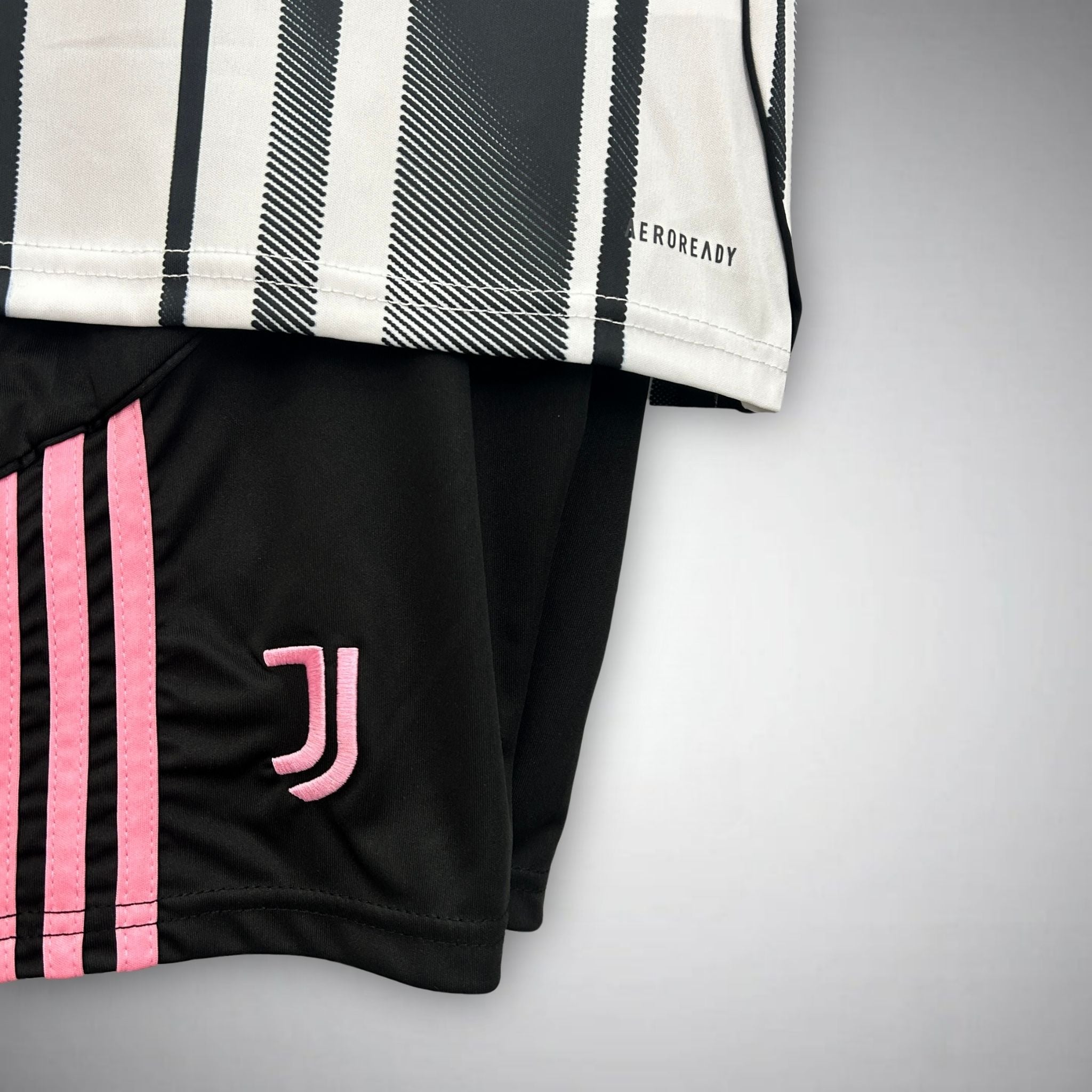 25/26 Juventus Home Kids Size Kit - Premium Quality Jersey at FootballPrestige.com